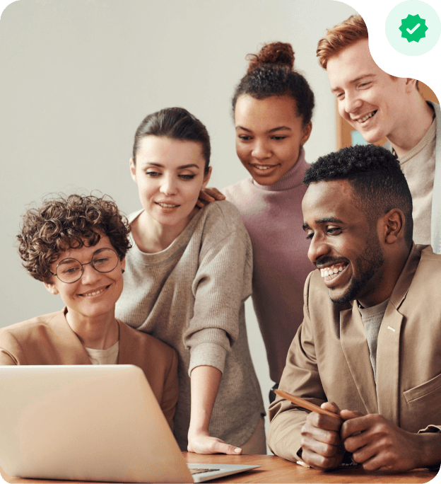 Personnes collaborant ensemble