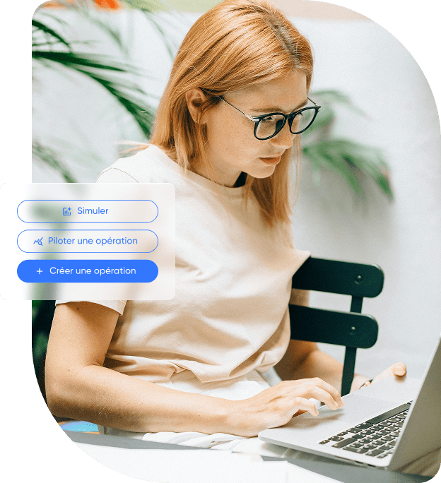 Cliente Jane travaillant avec un ordinateur