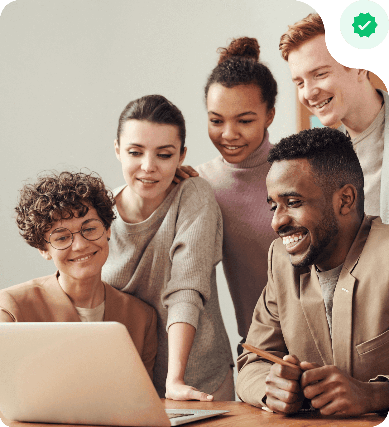 Personnes collaborant ensemble